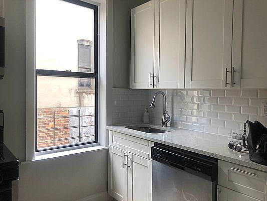 3rd image of 570 W 159th St #A17