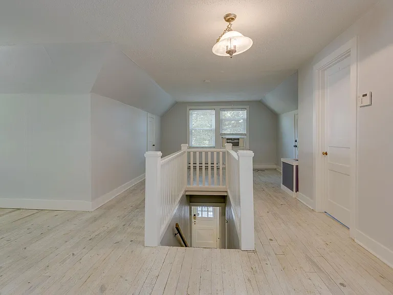 310 4th Ave — Photo 18