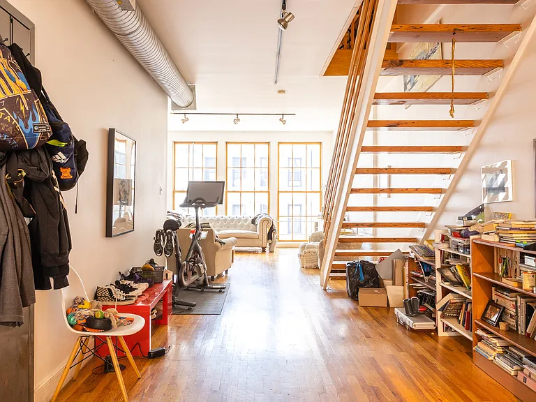 111 W 17th St #PENTHOUSE — Photo 1