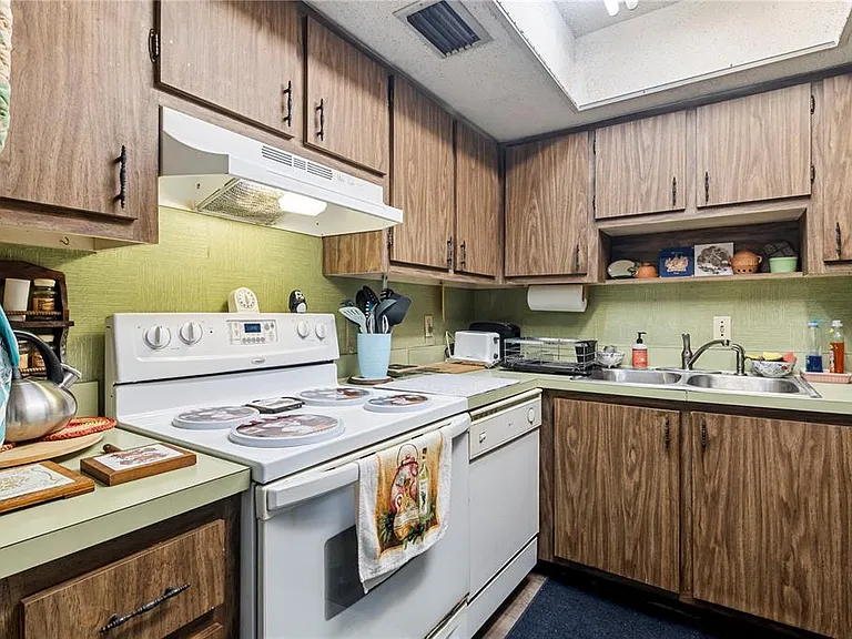 21280 Brinson Ave #220 — Photo 9