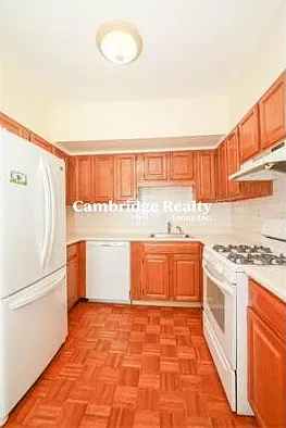 3 bed, 1.0 bath, 1150 sqft, $4,400 — Photo 3