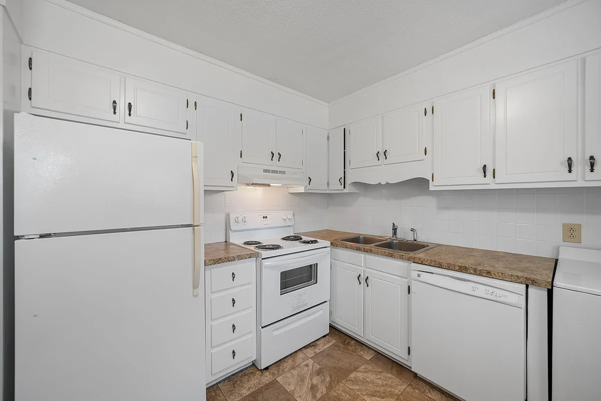 Building Photo - 110 Hedgecock Ave #8