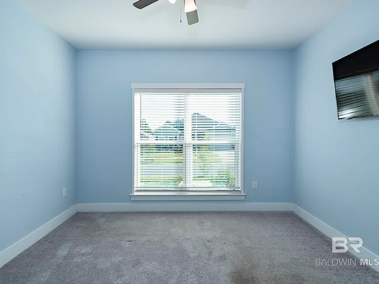 231 Bronze St — Photo 37