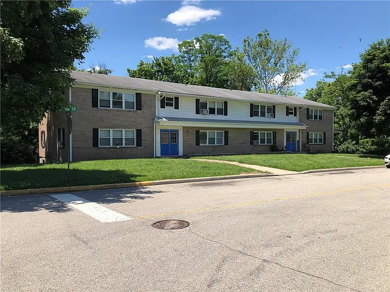 901 Dianna Dr — Photo 1