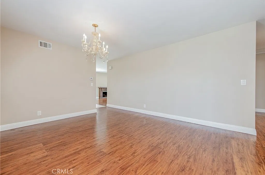 3 bed, 1476 sqft, $4,350 — Photo 4