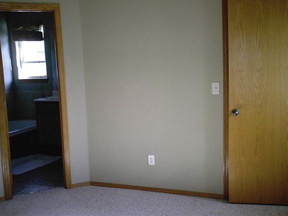 4th image of 725 Cottonwood Cir