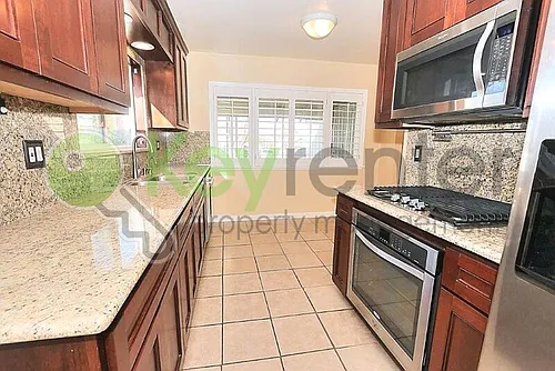 242 Santiago Ave Photo 1