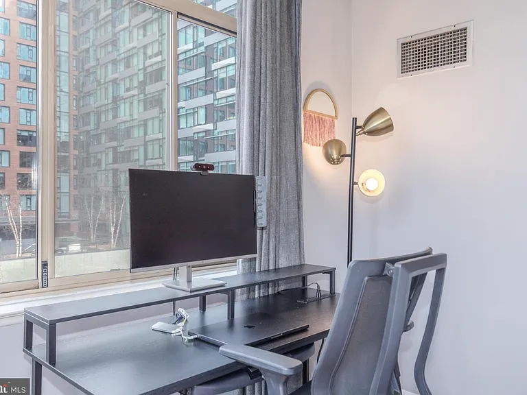 4801 Fairmont Ave #411 — Photo 13
