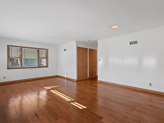 4th image of 8748 Parkview Ct