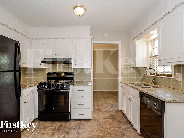 4501 E 104th St — Photo 7