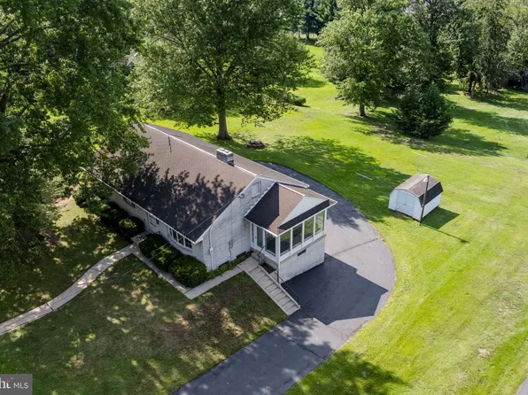 55 Clearview Dr, Reinholds, PA 17569