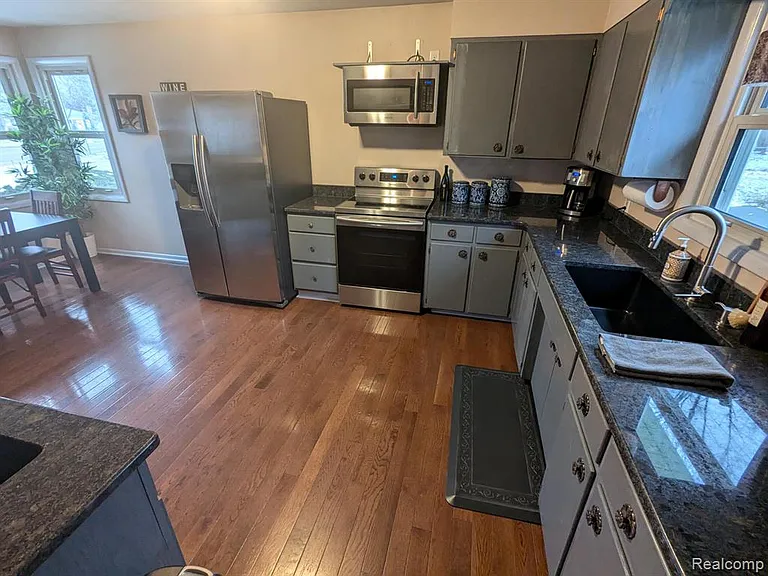 6305 Waldon Rd — Photo 2