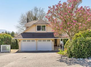 35220 McCorkell Dr, Abbotsford, BC V3G 2C4