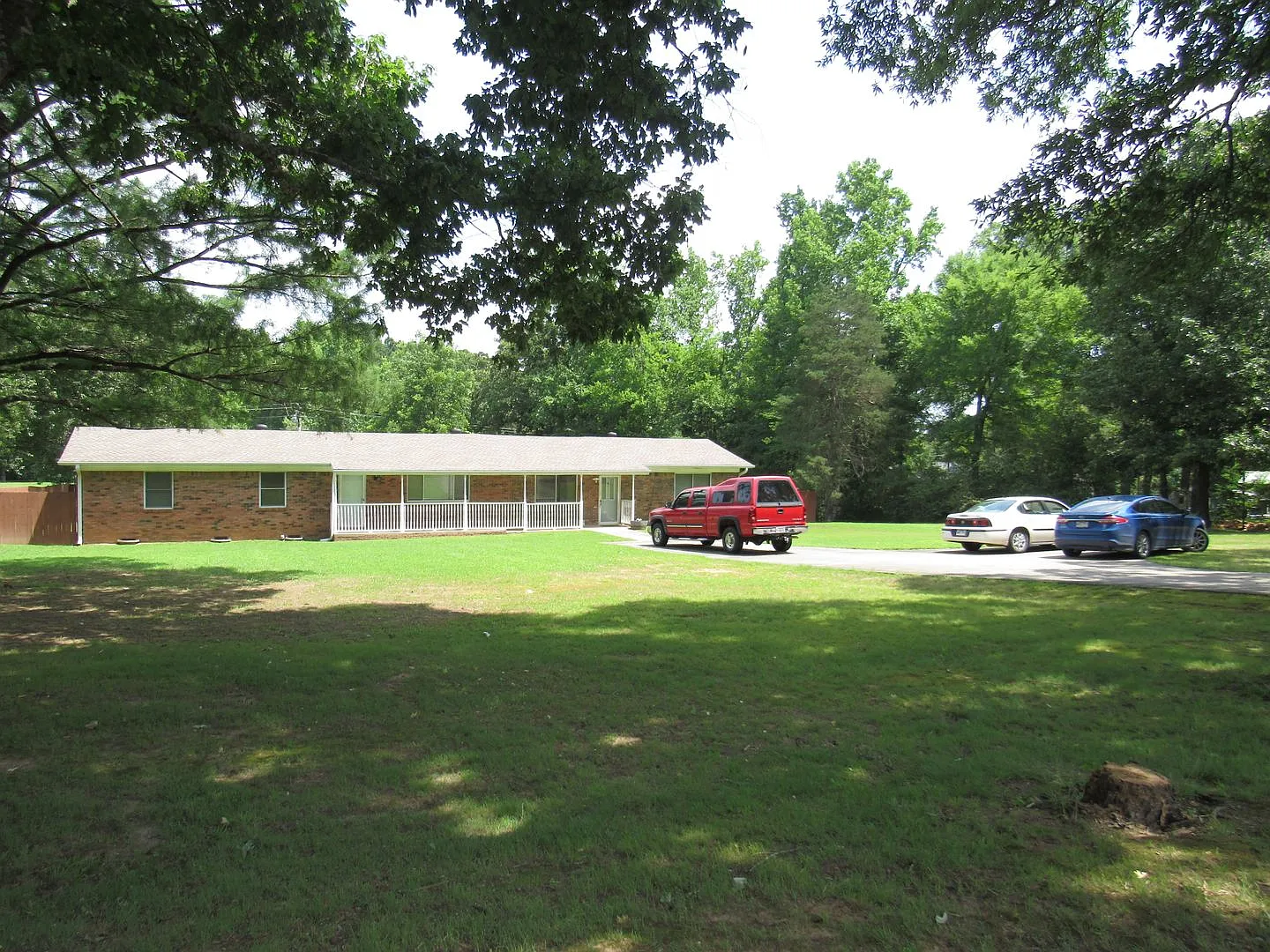 3 bed, 2.0 bath, 1992 sqft, $1,695 — Photo 2