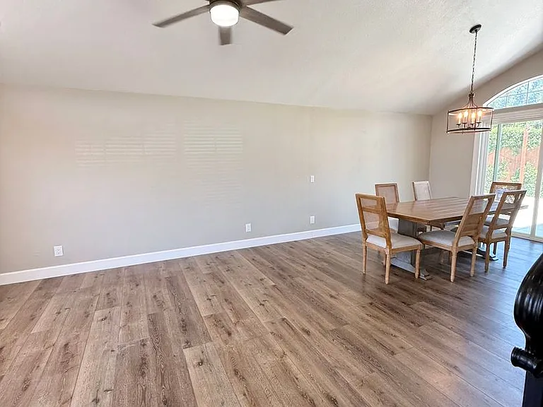1019 Nanette Ln — Photo 15