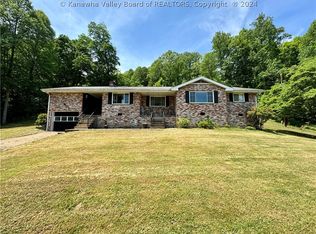 849 Old Frame Rd, Elkview, WV 25071