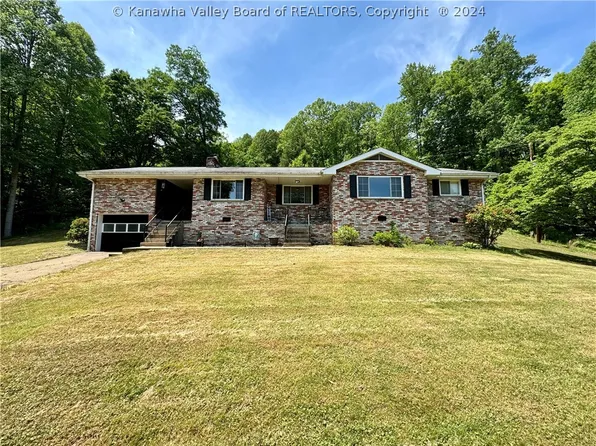 849 Old Frame Rd, Elkview, WV 25071