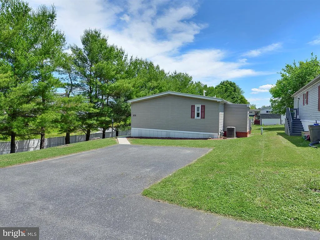101 Springfield Ct photo 1