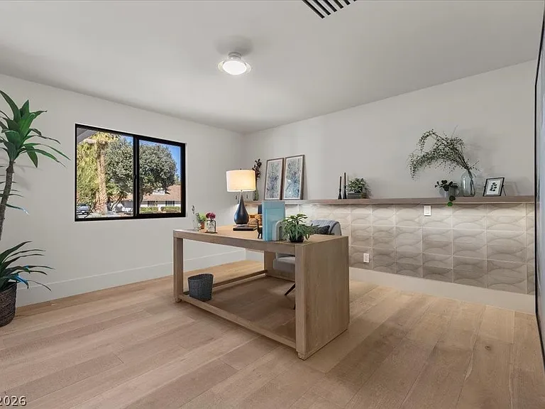 2401 Driftwood Dr — Photo 58