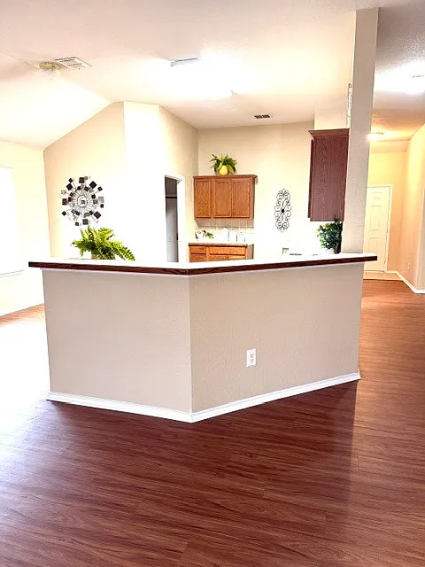 3 bed, 2.0 bath, 1809 sqft, $1,995 — Photo 3