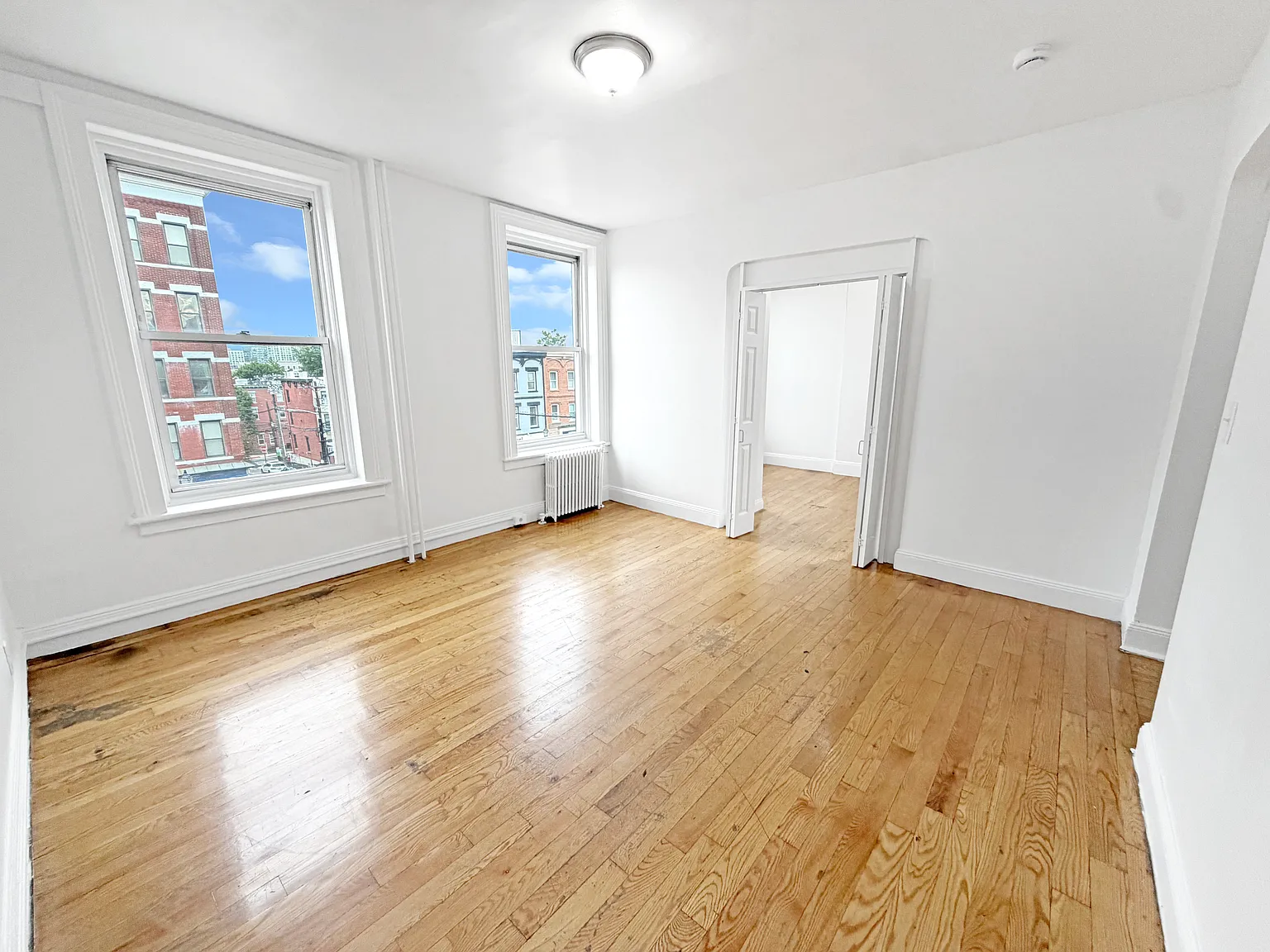 3 bed, 965 sqft, $4,487 — Photo 2
