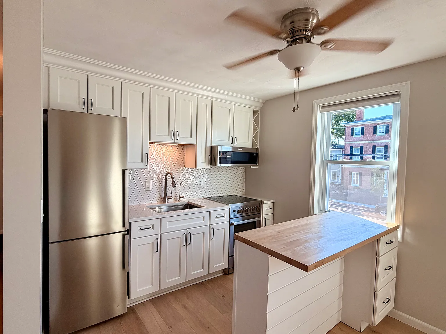 1 bed, 450 sqft, $2,400 — Photo 1