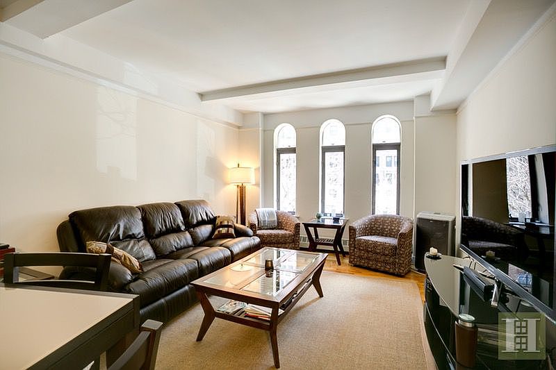 1st image of 17 Park Ave APT 302