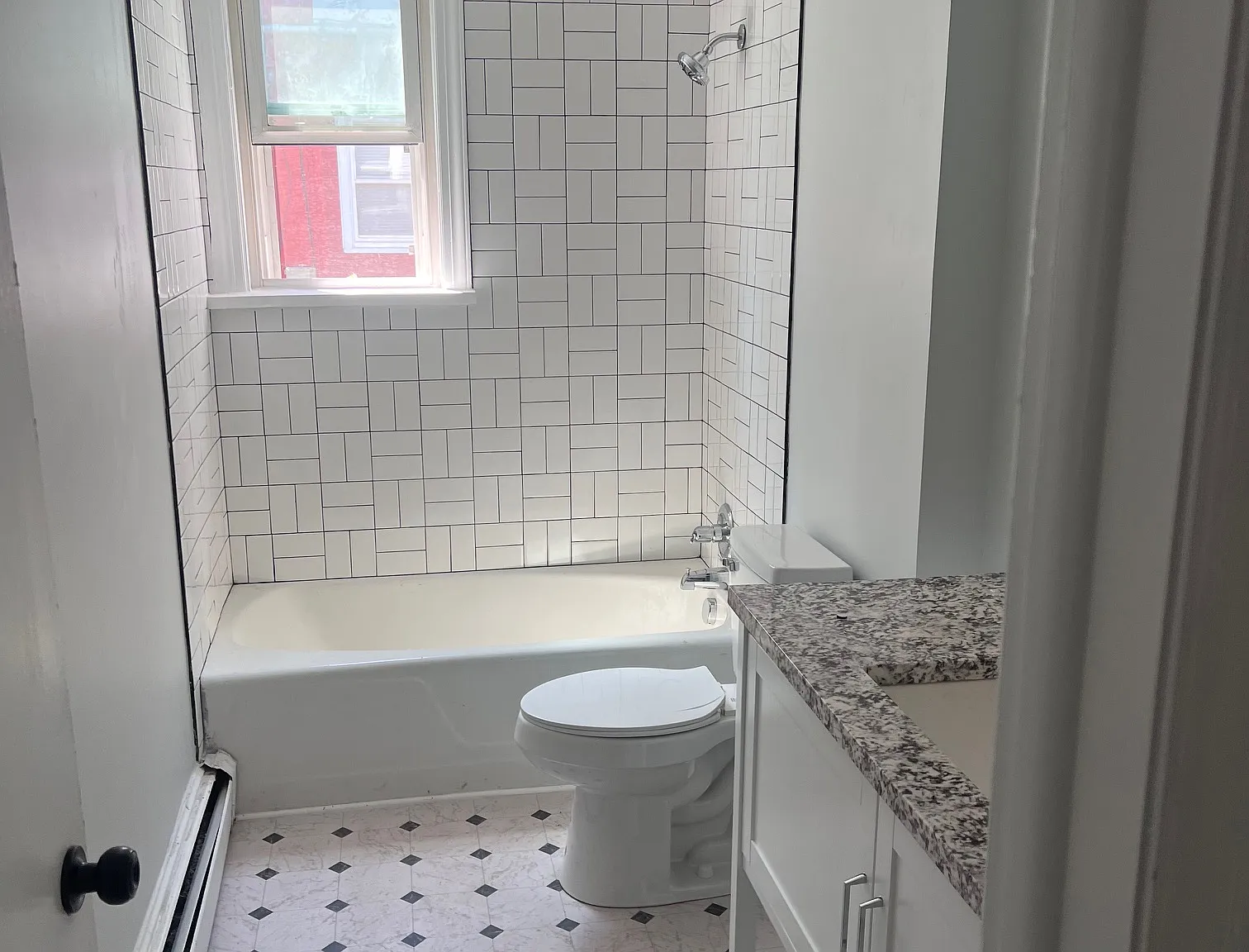 3 bed, 1400 sqft, $1,375 — Photo 2