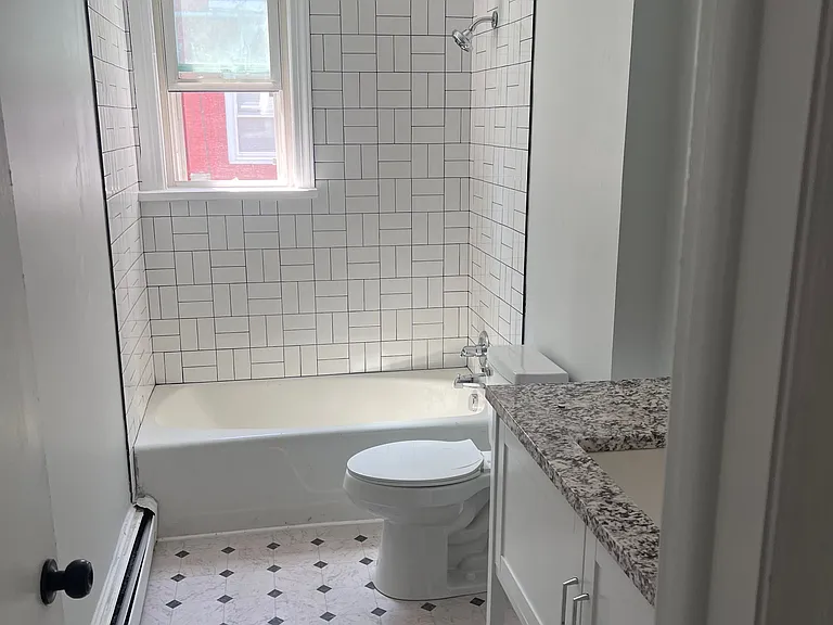 809 Mulberry Ave — Photo 2