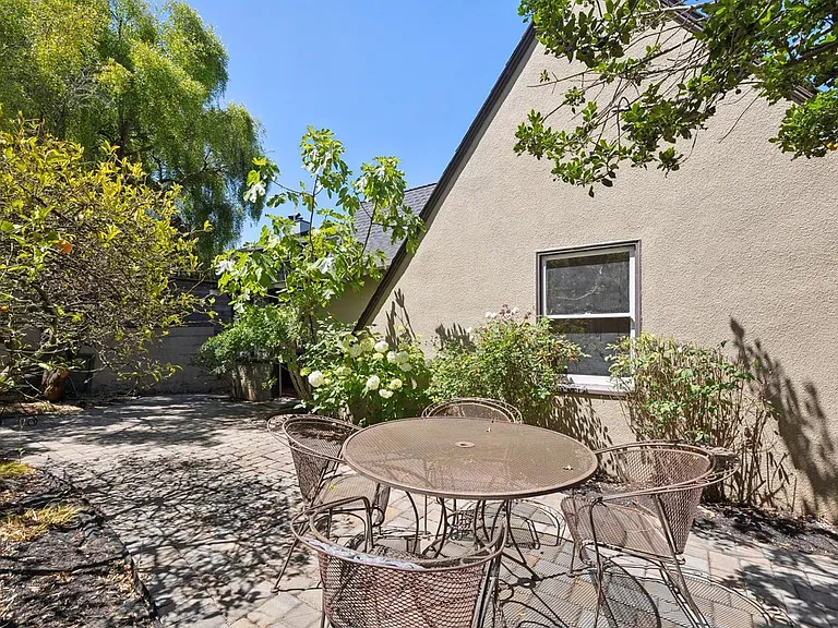 111 Windsor Ave — Photo 48