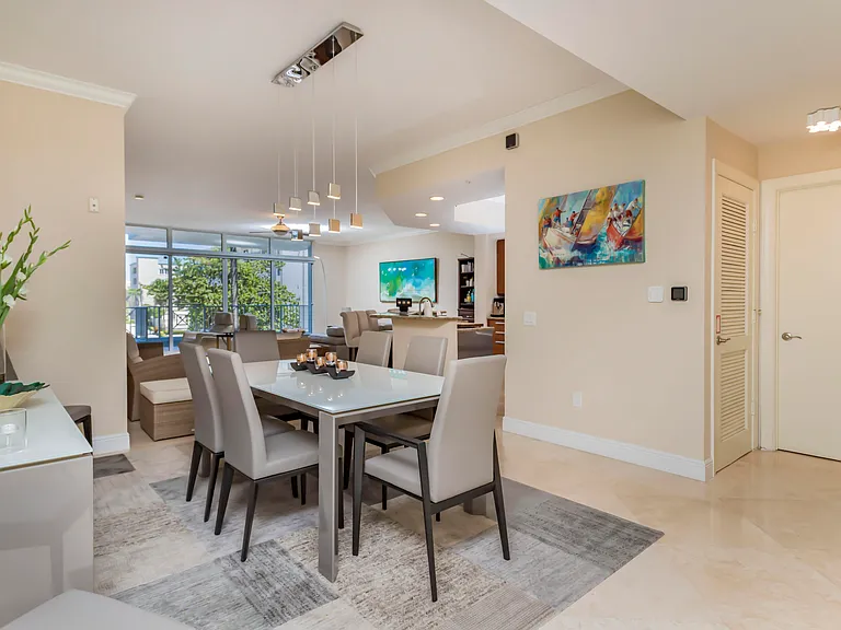 701 SE 21st Ave #204 — Photo 5