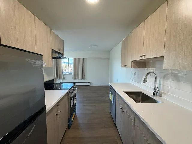 615 Colborne St — Photo 14