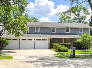 3235 Robincrest Dr, Northbrook, IL 60062