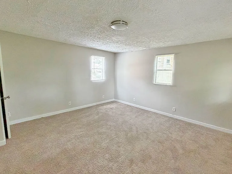 22-24 W Hollister St — Photo 9