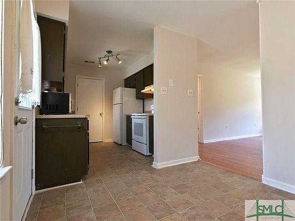 3rd image of 7322 Wisteria St