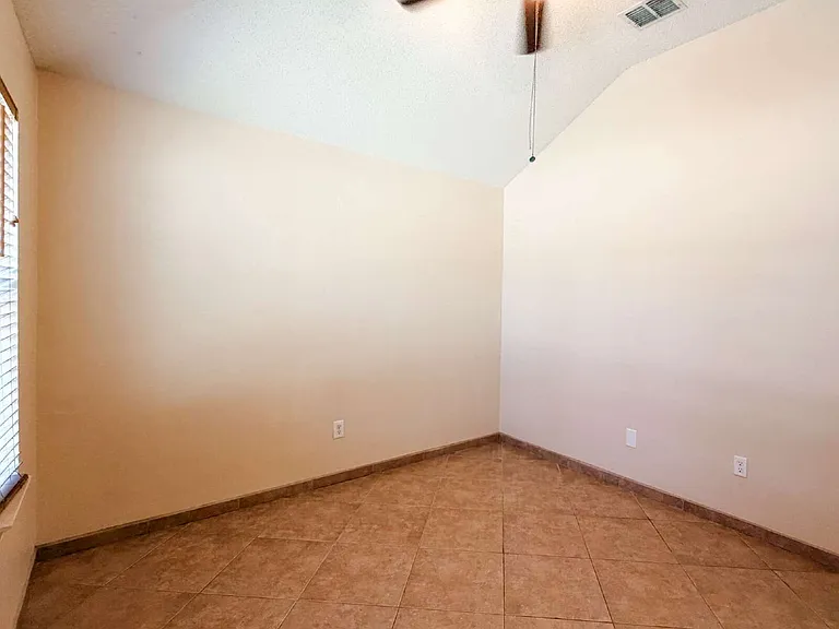 1009 McKavett Dr — Photo 7
