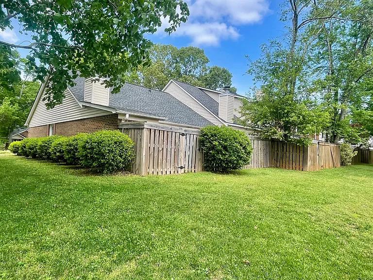 1506 Wenwood Ct — Photo 13