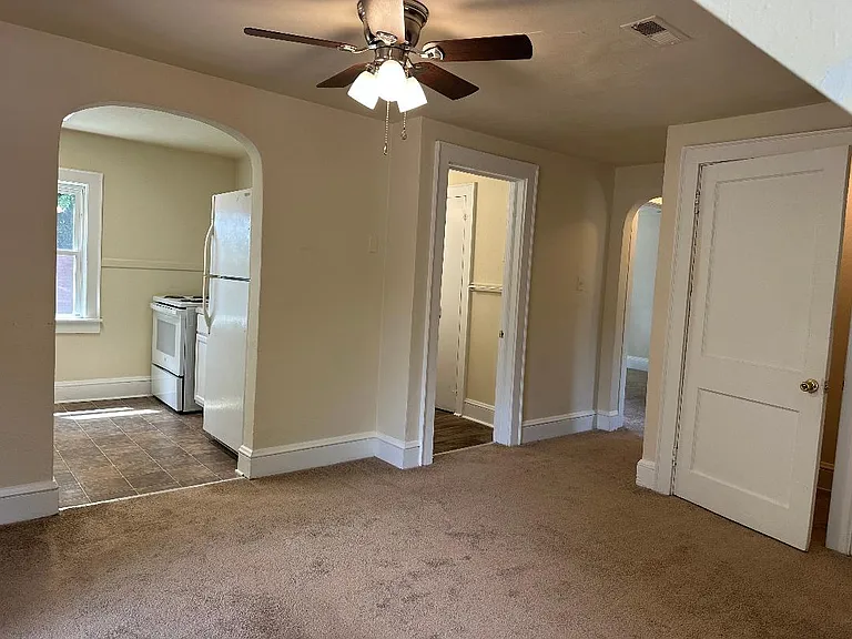 2841 Lens Ave #B — Photo 10