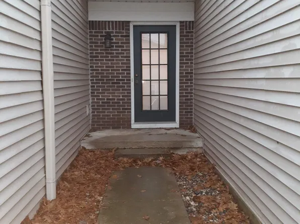 1759 Park Trl NE, Grand Rapids, MI