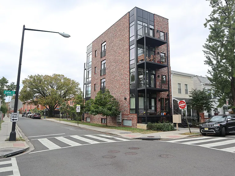 1537 Gales St NE #A — Photo 2