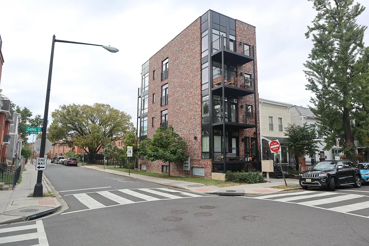 Building Photo - 1537 Gales St NE #A