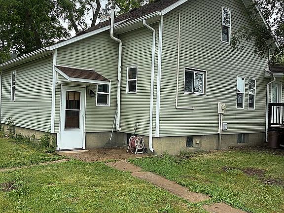 3rd image of 105 E North St