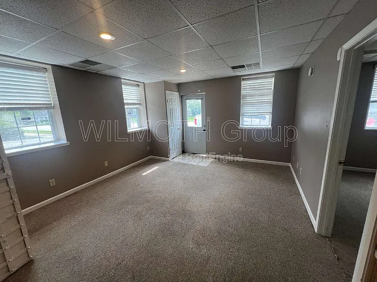 108 W Walnut St — Photo 3