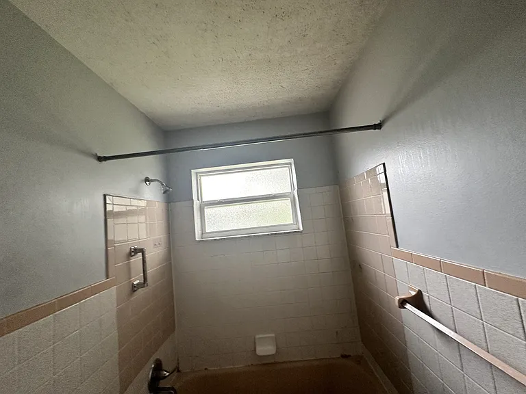 2014 NE 3rd St — Photo 9