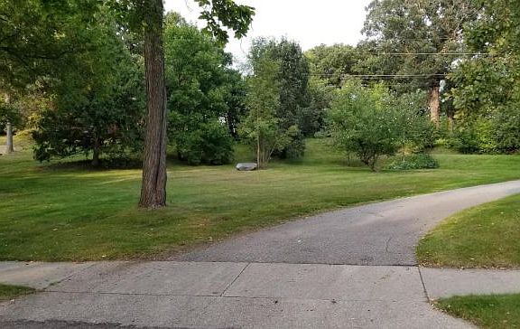 2nd image of 418 E Lakeside Dr