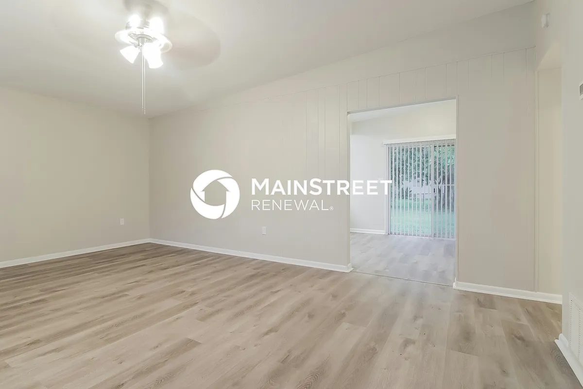 Living Room - 1100 S Bay Ave