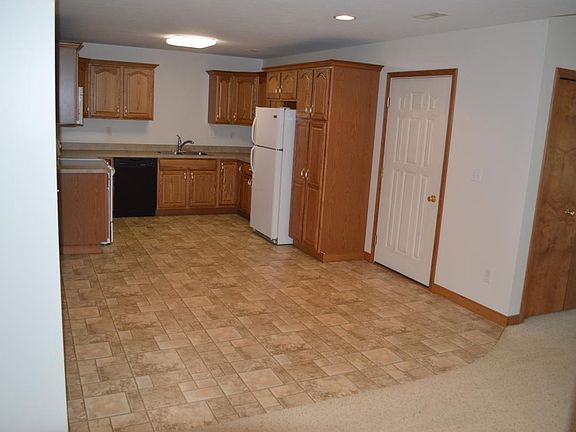 3rd image of 105 Parkside Dr
