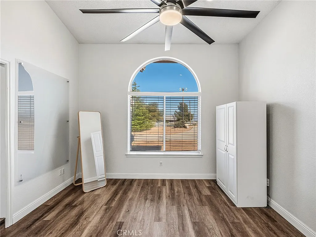 5 bed, 3.5 bath, 3306 sqft, $3,600 — Photo 4