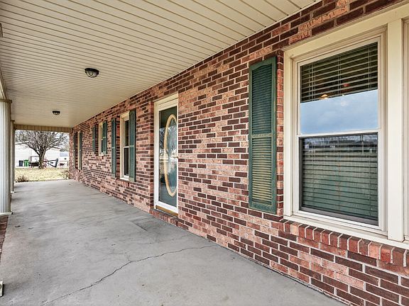 5th image of 679 Howell Hill Rd