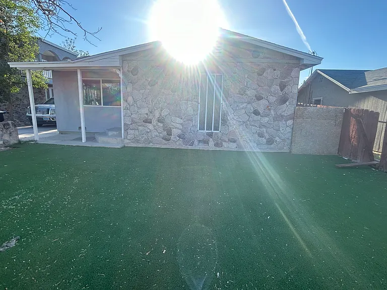 1819 Harding St — Photo 4